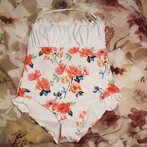 White floral swimsuit XL Beachsissi